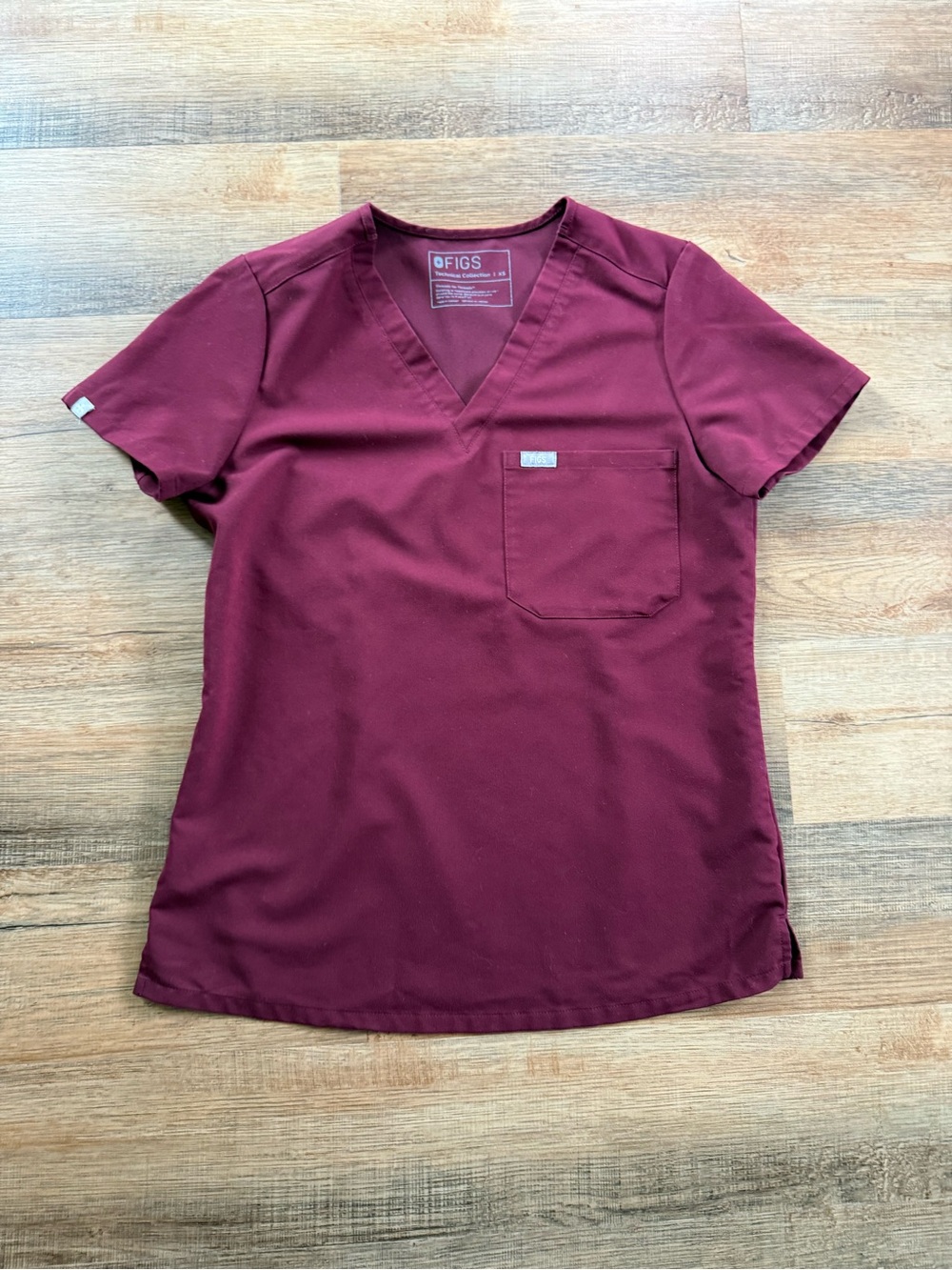 Figs Women's V-Neck Scrub Top - Wine Red